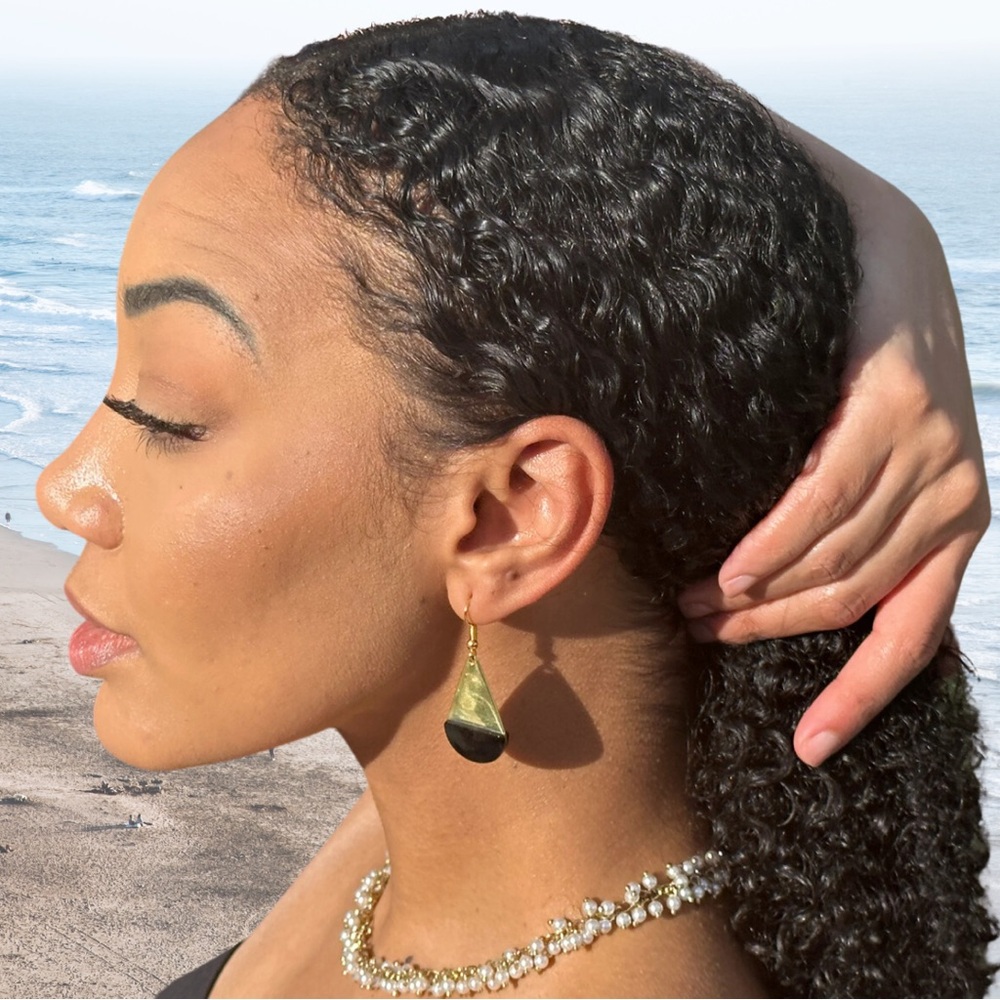 Brand New
Gold and Black Teardrop Earrings
